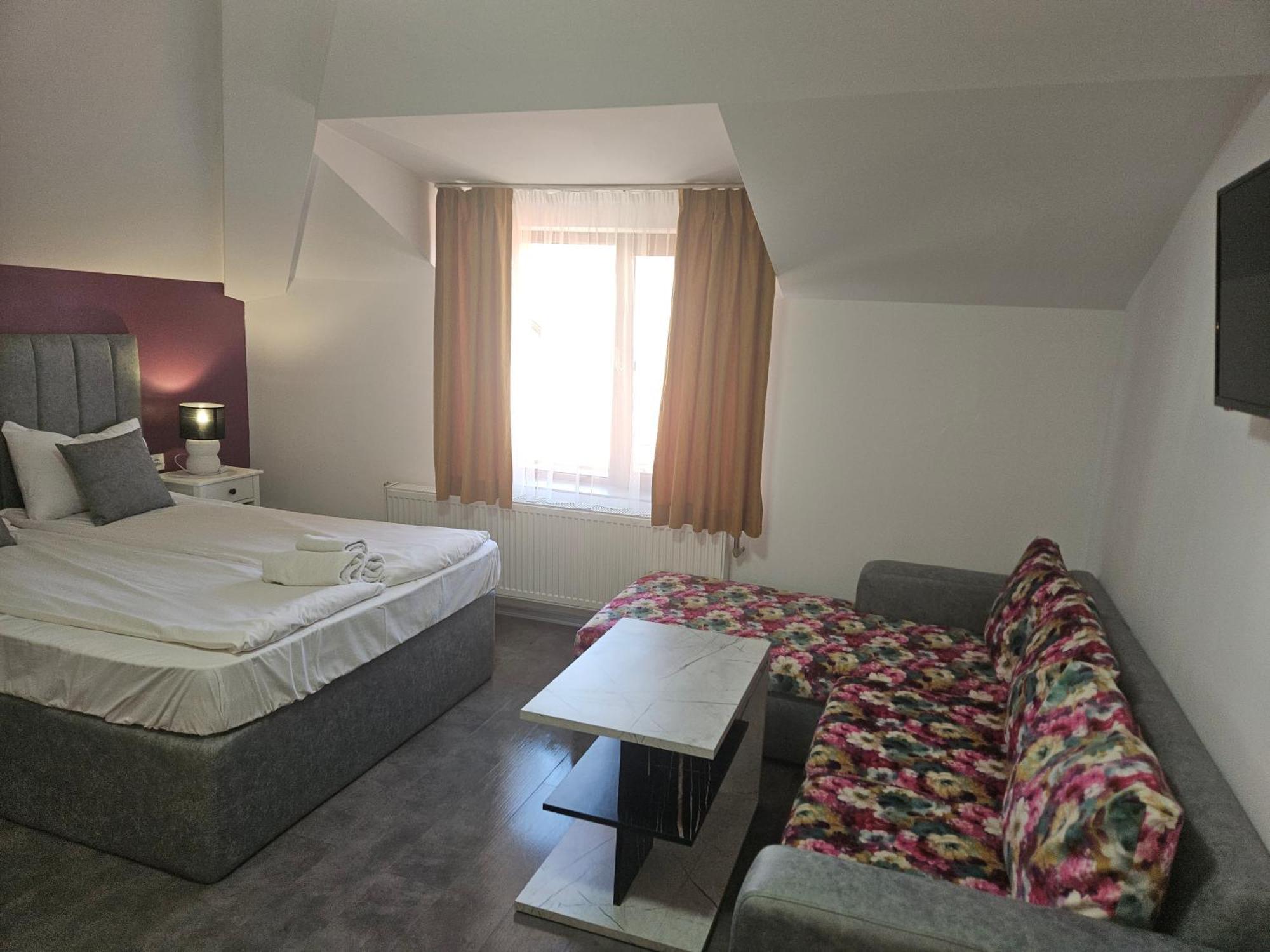 Priyateli - Friends Hotel Veliko Tarnovo Exterior photo
