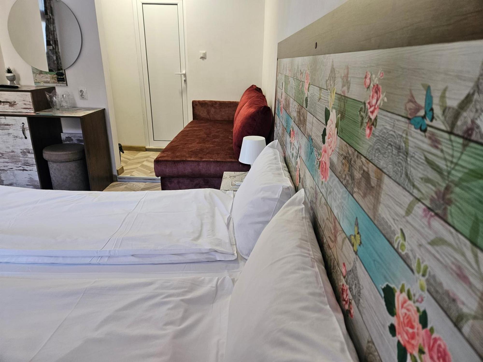 Priyateli - Friends Hotel Veliko Tarnovo Room photo