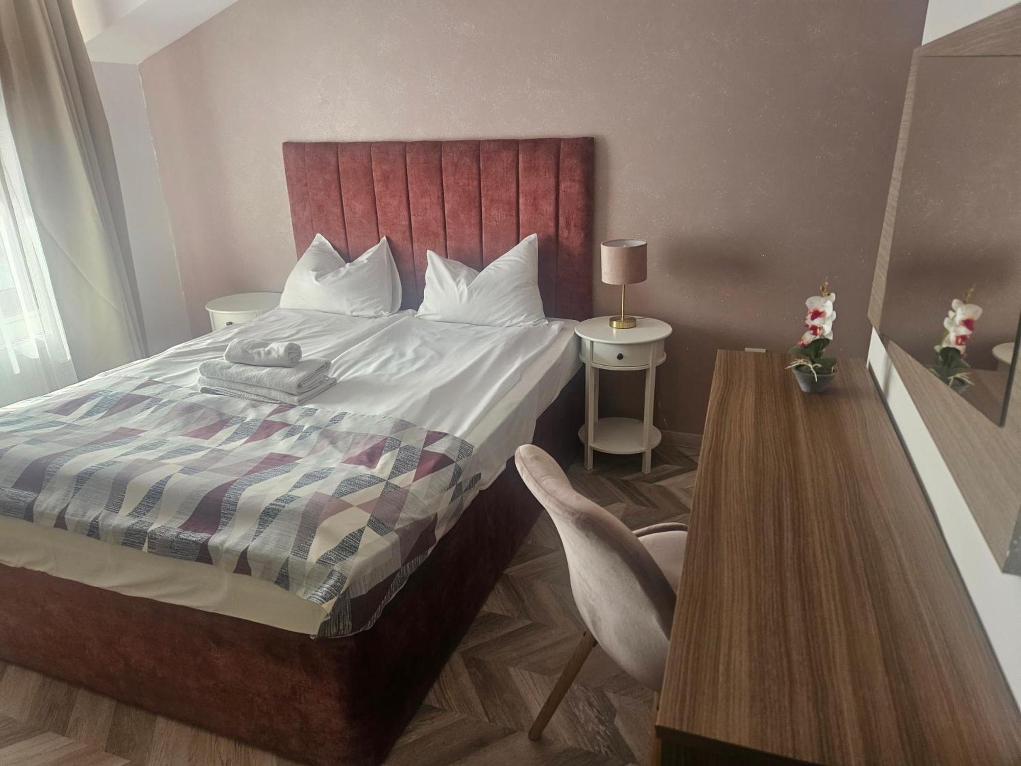 Priyateli - Friends Hotel Veliko Tarnovo Room photo