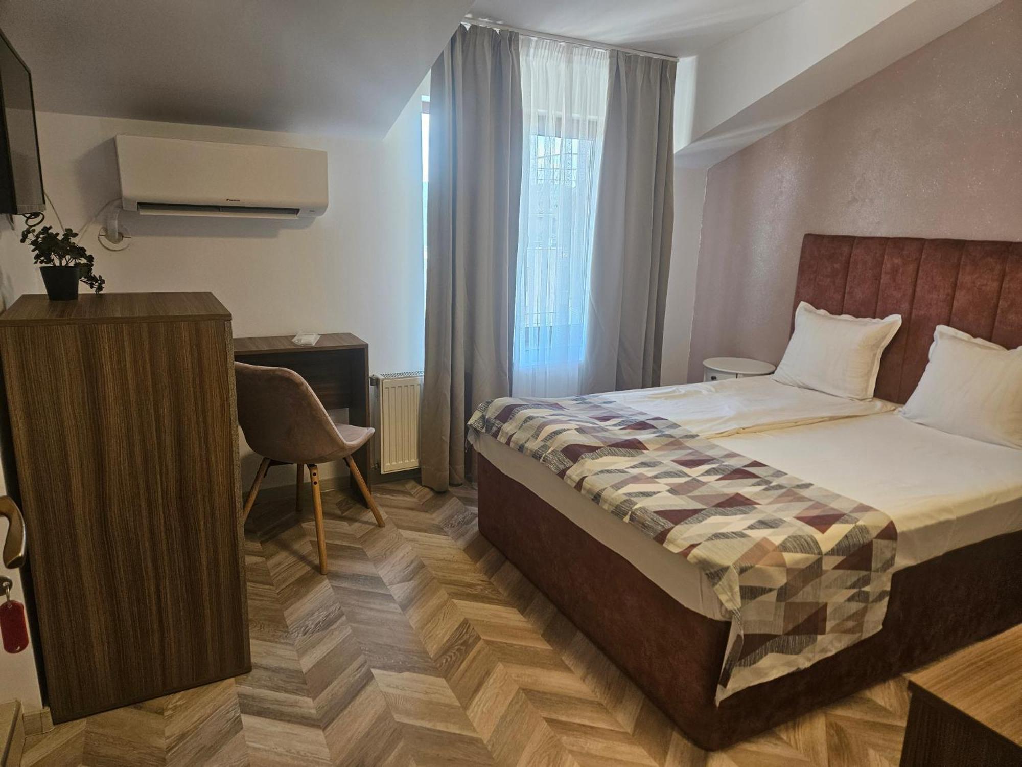 Priyateli - Friends Hotel Veliko Tarnovo Room photo